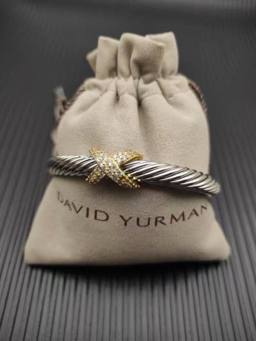 David Yurman's bracelet with a cross motif - Picture 3 of 5